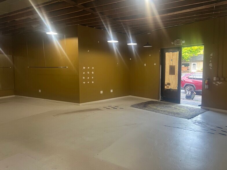 More Photos Of 1114 Porter Rd, Nashville Freestanding For Lease