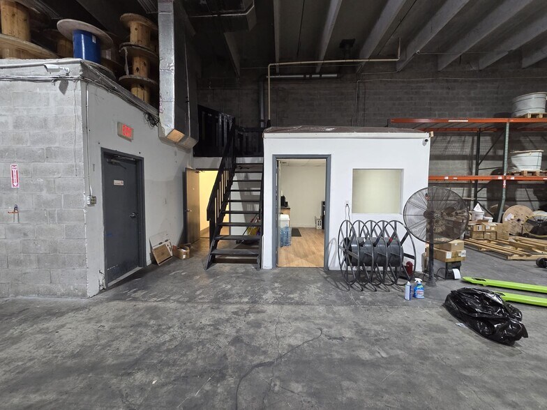 More Photos Of 4630 NW 74th Ave, Miami Warehouse For Lease