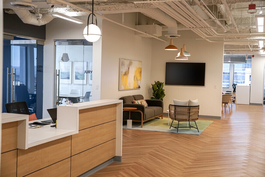 More Photos Of 300 S 4th St, Las Vegas Office For Sale