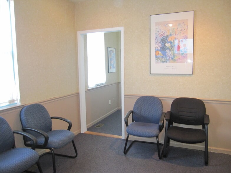 More Photos Of 199 Broad St, Bloomfield Medical For Lease