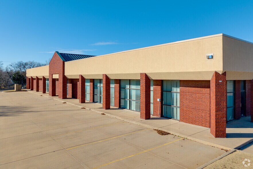 More Photos Of 1801 SW 11th St, Lawton Office For Sale