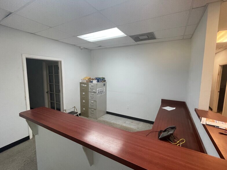 More Photos Of 875 Lakeview Dr, Deland Warehouse For Sale