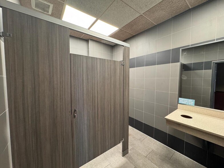 More Photos Of 1830 Columbus Ave, Washington Court House Restaurant For Sale