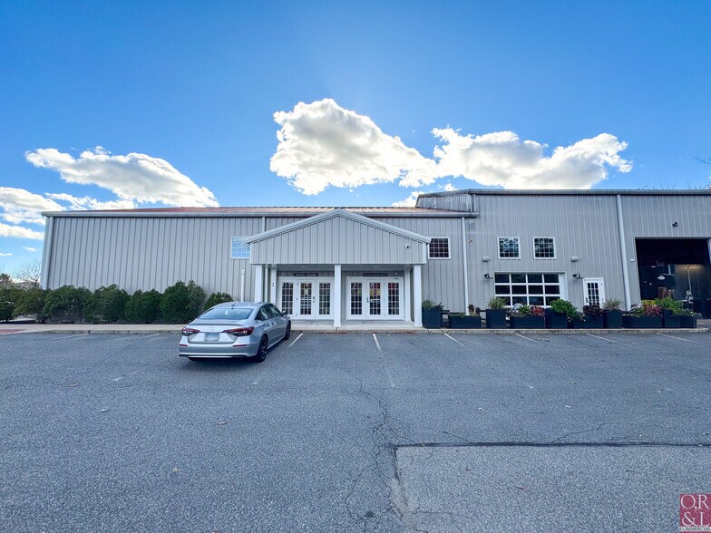 More Photos Of 225 Leonard Dr, Groton Warehouse For Sale