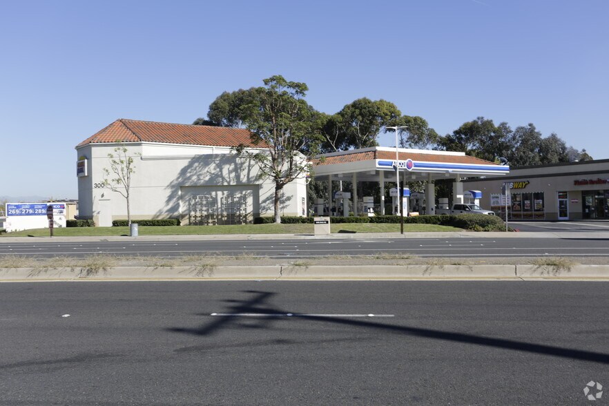 Primary Photo Of 300 Bristol St, Costa Mesa Convenience Store For Sale