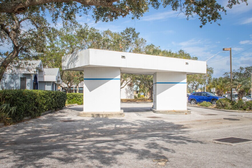 More Photos Of 10 Pasadena Ave N, Saint Petersburg Medical For Sale