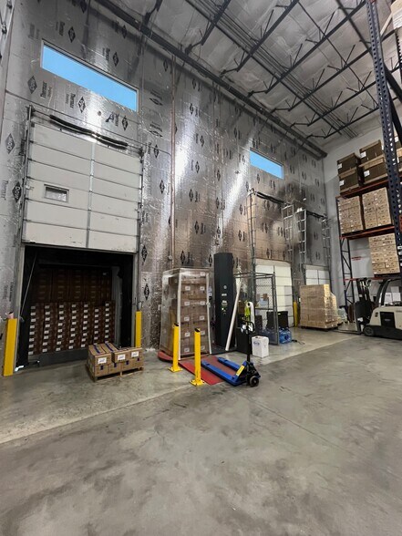 More Photos Of 3740 W 104th St, Hialeah Distribution For Lease