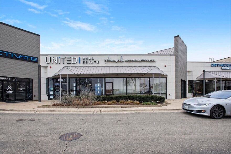 More Photos Of 1600 W 16th St, Oak Brook Storefront For Sale