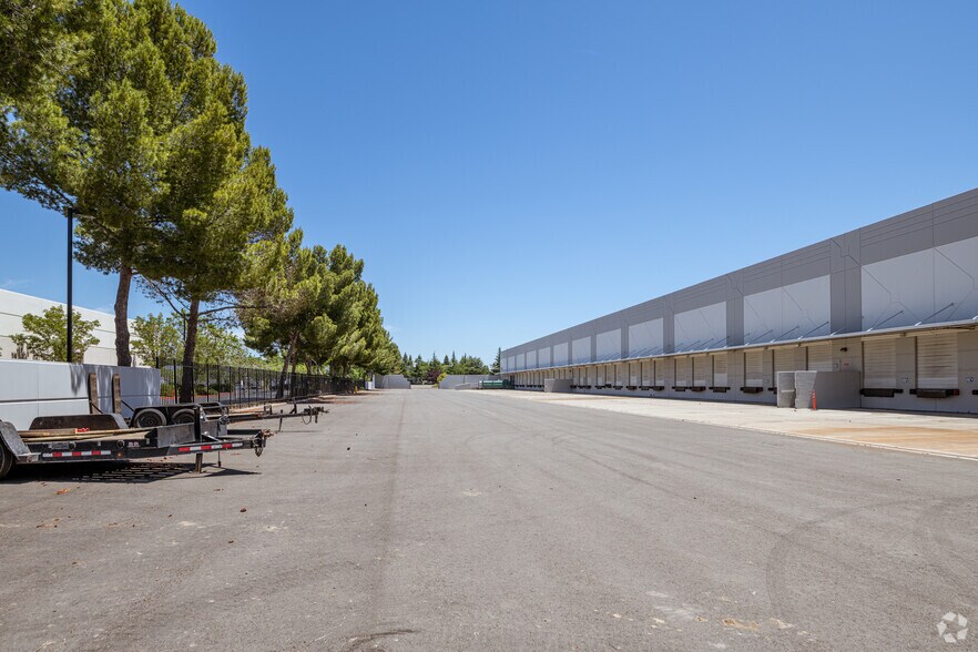 More Photos Of 4225 Hacienda Dr, Pleasanton Warehouse For Lease