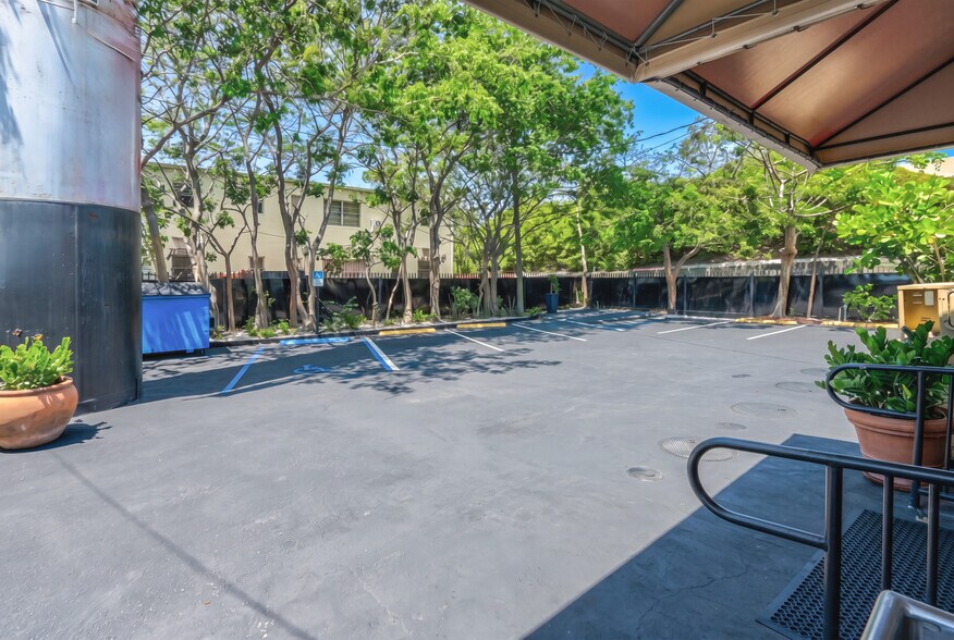 More Photos Of 643 NW 20th St, Miami Freestanding For Sale