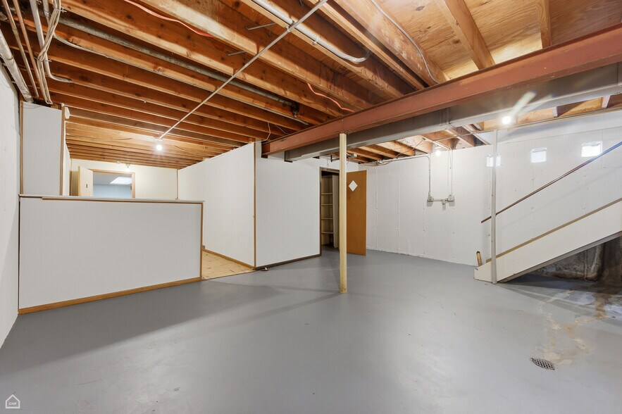 More Photos Of 8507 S Roberts Rd, Justice Veterinarian Kennel For Sale
