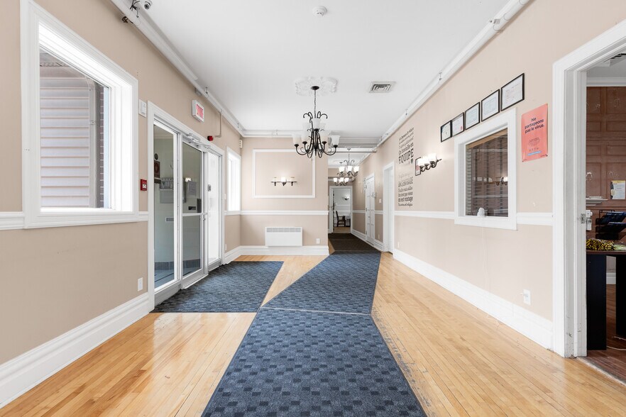 More Photos Of 21 Rue Messier, Mont-saint-hilaire Apartments For Sale