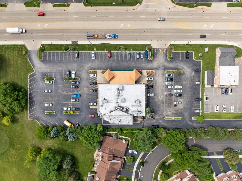 More Photos Of 980 W Lake St, Addison Restaurant For Sale