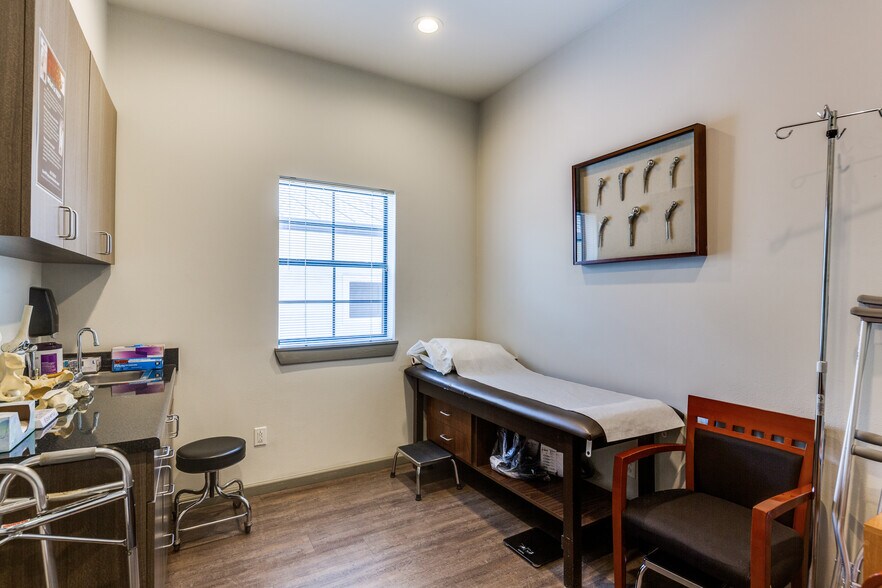More Photos Of 2122 Babcock Rd, San Antonio Medical For Sale