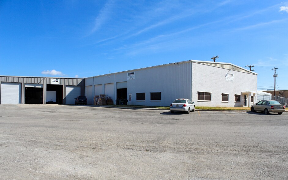 More Photos Of 18975 Marbach Ln, San Antonio Unknown For Lease