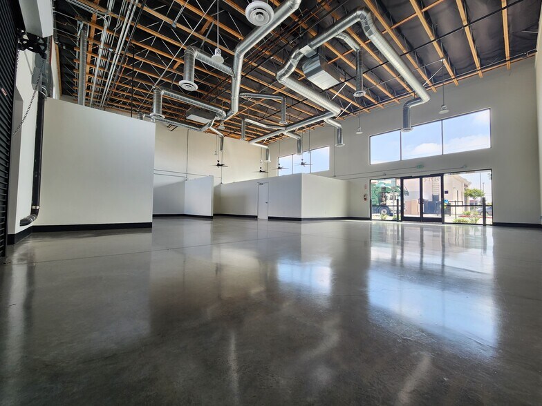 More Photos Of 9171 De Soto Ave, Chatsworth Unknown For Lease