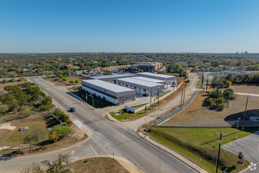 More Photos Of 13951 Indian Woods, San Antonio Flex For Sale