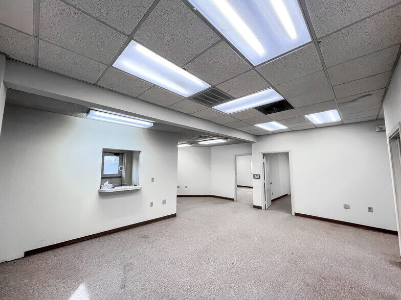 More Photos Of 712 W Holland Ave, Alpine Office For Lease