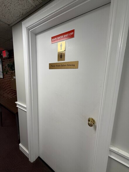 More Photos Of 76 Summer St, Fitchburg Office For Sale