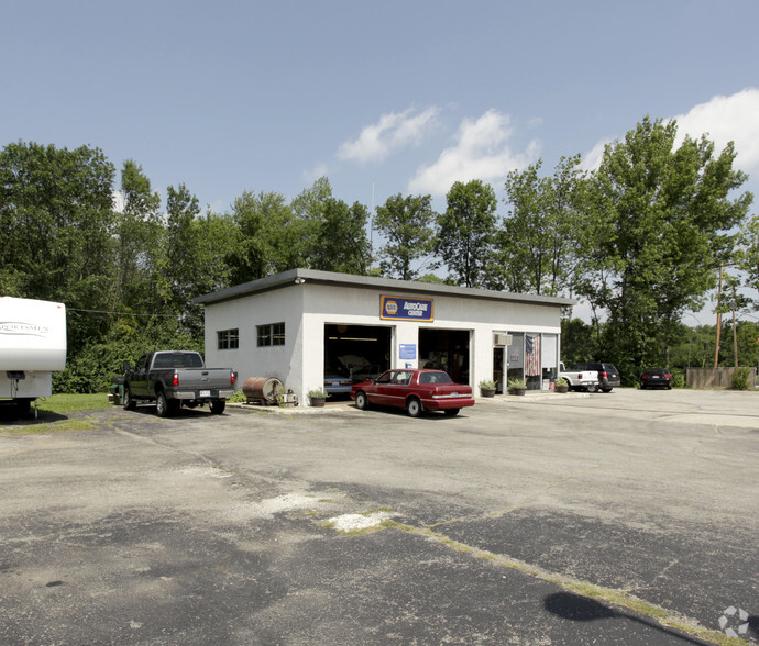 Primary Photo Of 3363 Broadway, Grove City Auto Repair For Sale