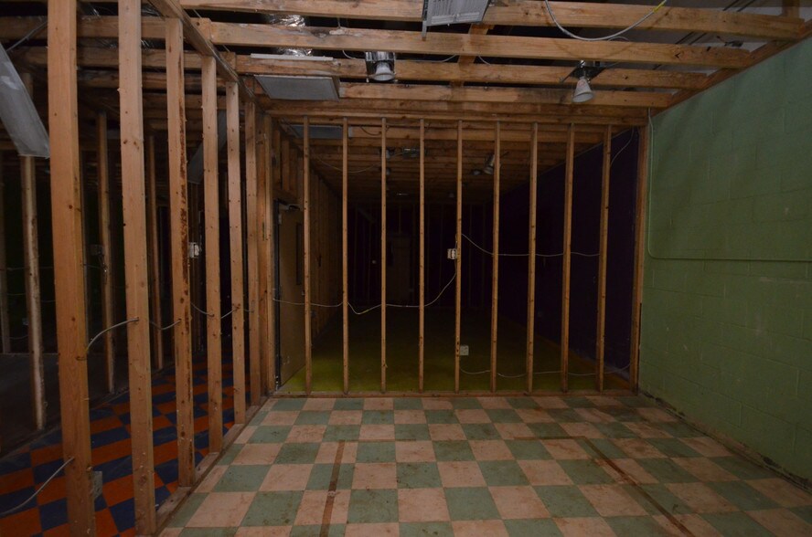 More Photos Of 1823 N Frontage Rd, Beeville Office For Sale