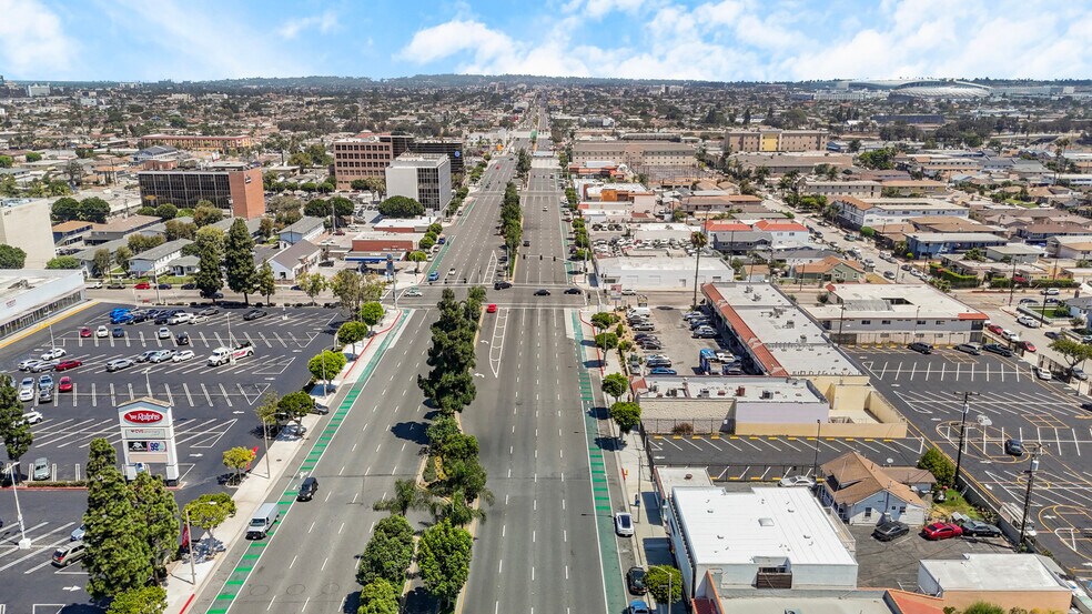 More Photos Of 11850 Hawthorne Blvd, Hawthorne Storefront Retail Residential For Sale