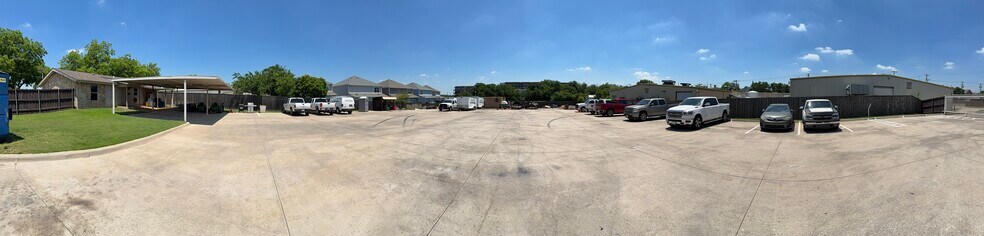 More Photos Of 414 N Kealy Ave, Lewisville Office For Sale