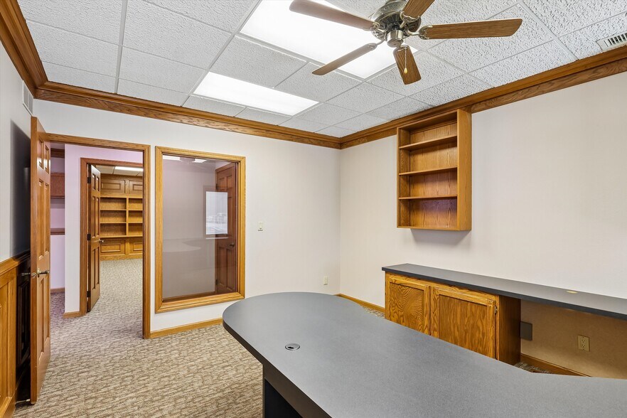 More Photos Of 535 Main St, Ames Office For Lease