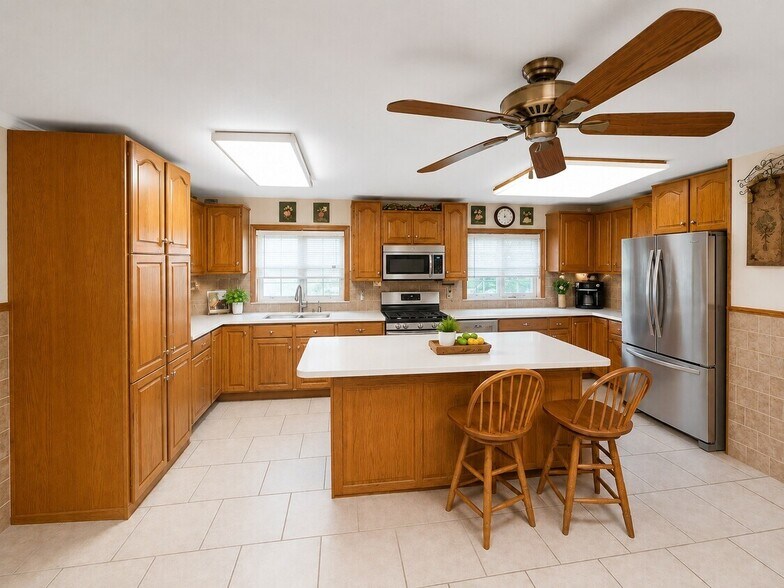 More Photos Of 94-100 Dingle Daisy Rd, Monticello Hotel For Sale