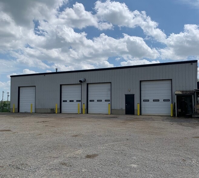 More Photos Of 213 Corporate Dr, Elizabethtown Warehouse For Lease