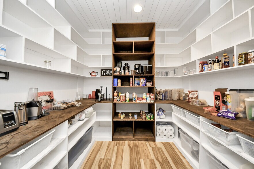 More Photos Of 17188 Highway 321, Dayton Specialty For Sale