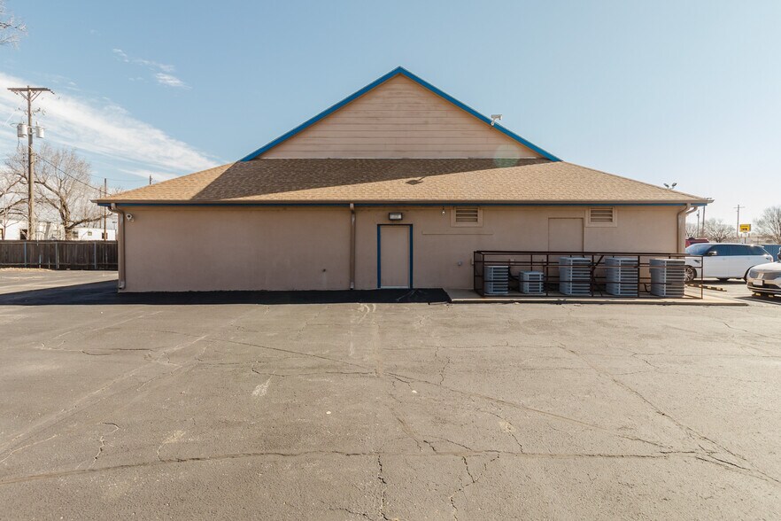 More Photos Of 3101 S Broadway St, Wichita Freestanding For Sale