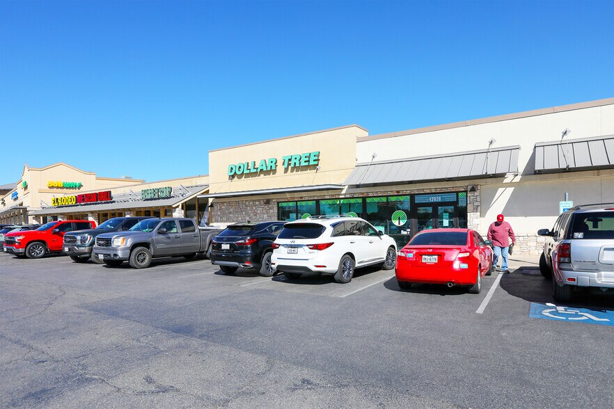 More Photos Of 12908-12932 Bandera Rd, Helotes General Retail For Sale