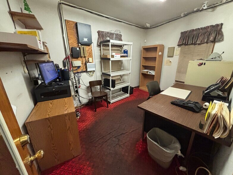 More Photos Of 180 Wooster Rd N, Barberton Restaurant For Sale