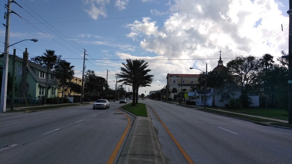 More Photos Of 429 N Ridgewood Ave, Daytona Beach Office For Sale