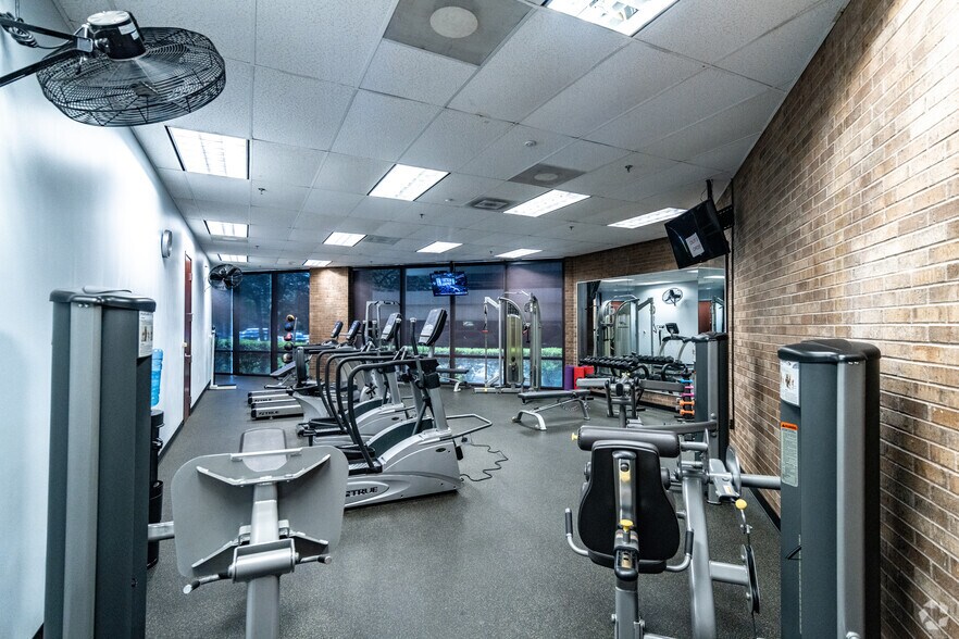 More Photos Of 12221 Merit Dr, Dallas Office For Sale