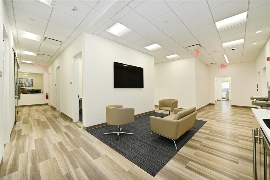 More Photos Of 10 Commerce Dr, Hauppauge Manufacturing For Sale