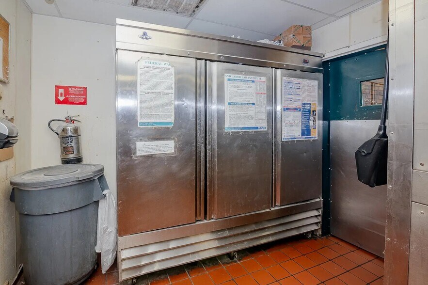More Photos Of 4201 N Navarro St, Victoria Fast Food For Sale