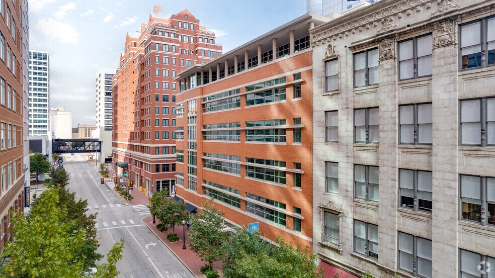 More Photos Of 407 Throckmorton St, Fort Worth Office For Lease