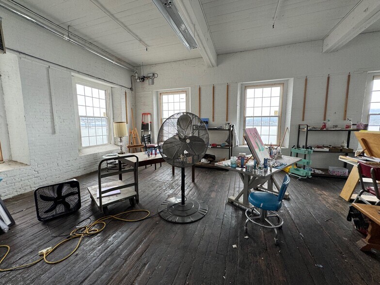 More Photos Of 302 N Water St, Newburgh Specialty For Lease