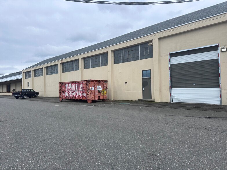 More Photos Of 4611 SE 26th Ave, Portland Warehouse For Lease