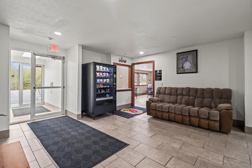 More Photos Of 726 S Lake Ave, Phillips Hotel For Sale
