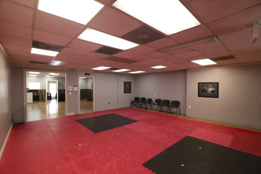 More Photos Of 500 NW 60th St, Gainesville Storefront Retail Office For Lease
