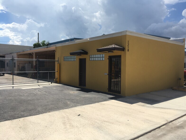 Primary Photo Of 1218 Omar Rd, West Palm Beach Showroom For Lease