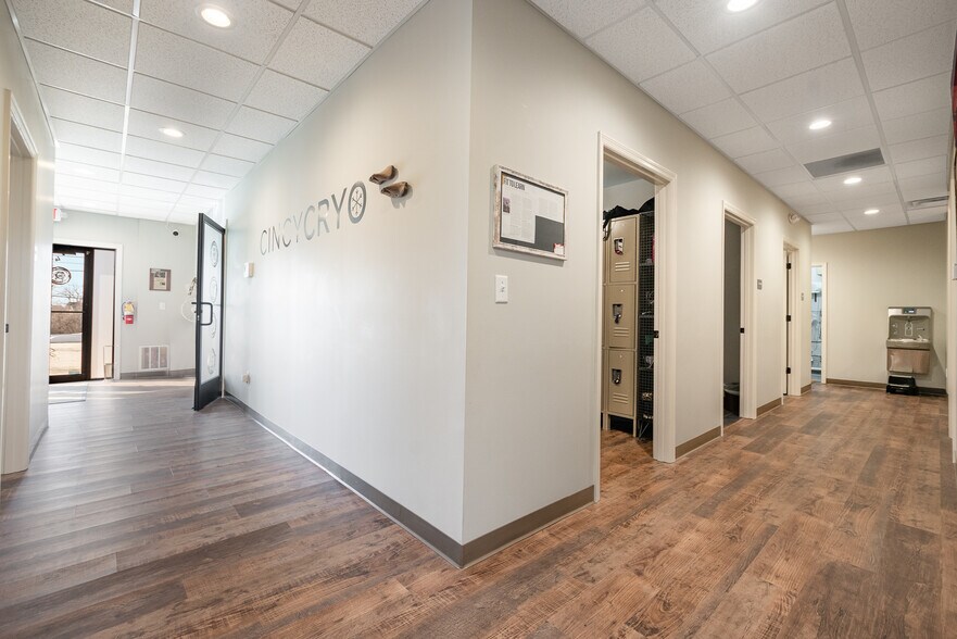 More Photos Of 4456-4460 Bridgetown Rd, Cincinnati Office For Lease