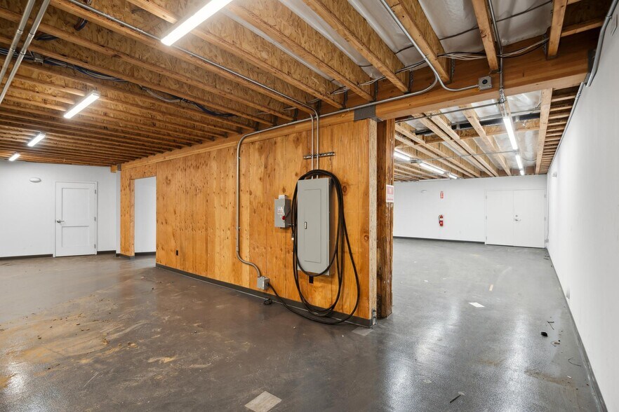 More Photos Of 1000 Calcot Pl, Oakland Warehouse For Lease