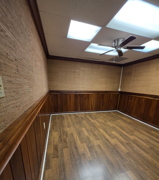 More Photos Of 2913 Governors Dr, Huntsville Office For Lease