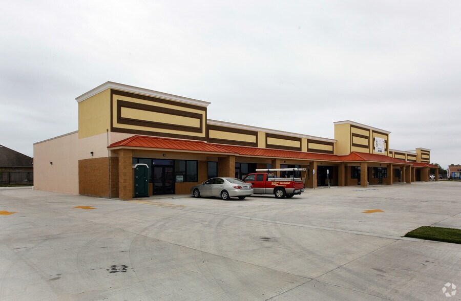Primary Photo Of 7602 S Staples St, Corpus Christi Storefront Retail Office For Sale