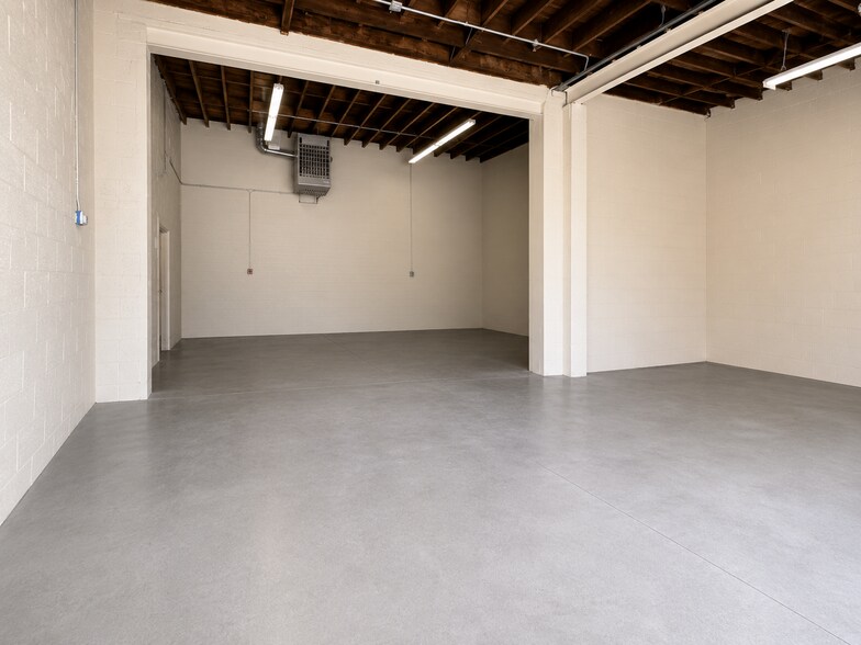 More Photos Of 32 Allen Blvd, Farmingdale Warehouse For Lease