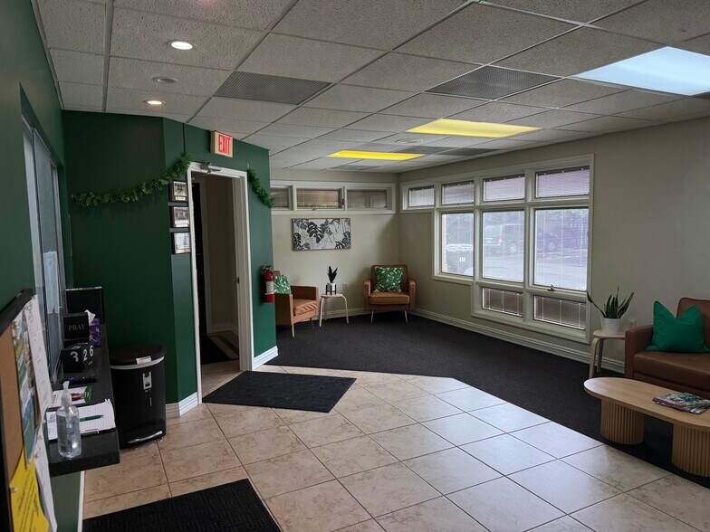 More Photos Of 400 N Main St, Centerville Office For Sale